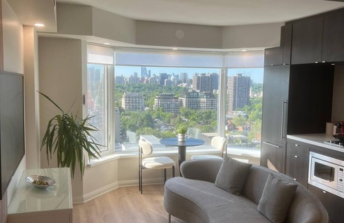 Bloor-Yorkville Condo | Newly Renovated Luxury Condo on Yorkville Ave. in the heart of Toronto.