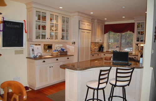 Lincoln House | Newly Renovated Luxury 4 Level Townhome with AC/FP and Mountain Views
