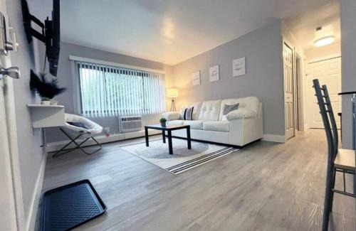 Garfield Heights Apartment | Newly Renovated Modern 5 Star First Floor Unit