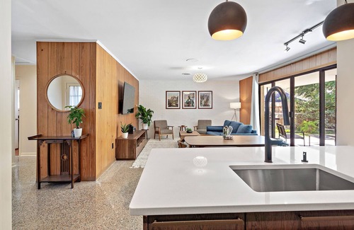 Slidell House | Newly Renovated Mid Century Modern Home - 30 Minutes From New Orleans