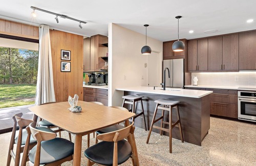 Slidell House | Newly Renovated Mid Century Modern Home - 30 Minutes From New Orleans