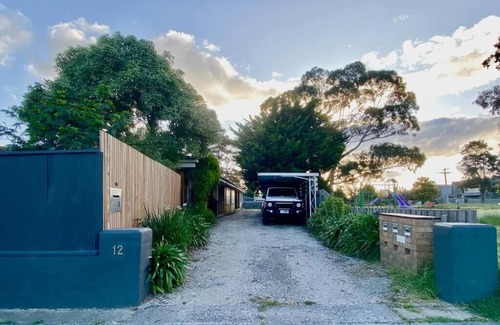 Mornington House | Newly renovated! Minutes away from Mother's Beach and Main Street!