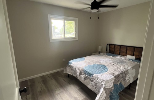 Bolingbrook House | Newly Renovated Modern Bolingbrook Retreat