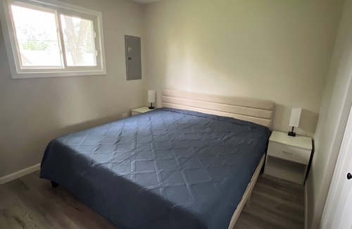 Bolingbrook House | Newly Renovated Modern Bolingbrook Retreat