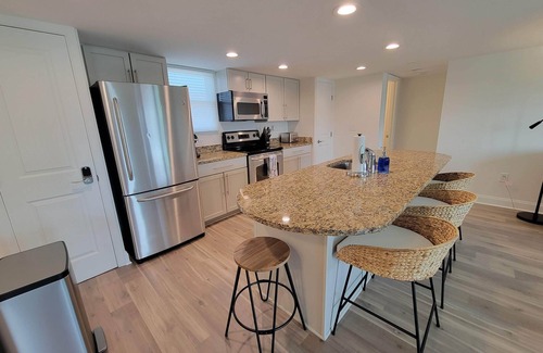 Dewey Beach Condo | Newly Renovated Modern 2 Bed/2 Bath Condo w/Pool 1 Block to Beach