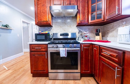 Neponset - Port Norfolk Apartment | Newly Renovated Modern Retreat l Near T