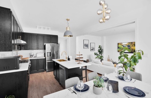 Thorold House | Newly Renovated Modern Home near Niagara!