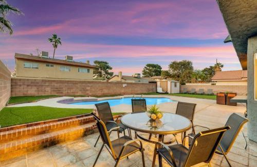 Chinatown House | Newly Renovated Modern Oasis w Pool Mins to Strip