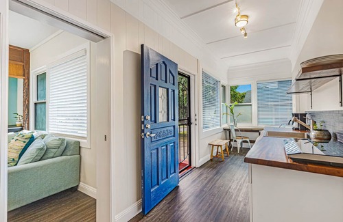 Wailuku Cottage | Newly Renovated Modern Cottage: Walk into Historic Wailuku Town!