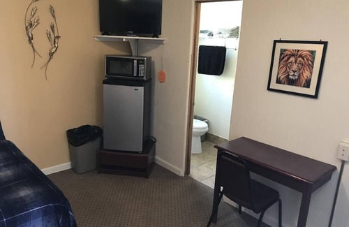 Fairmont House | Newly Renovated Motel