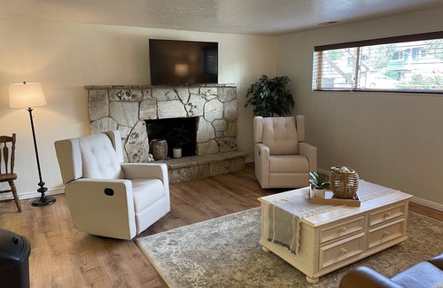 Sunset Heights House | Newly Renovated Mother-in-Law Apartment