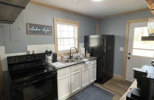 Albany Cabin | Newly renovated near Rowena, Grider and Wolf Creek Dam