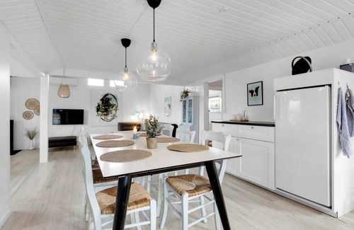 Stillinge Strand House | Newly renovated nearby beach