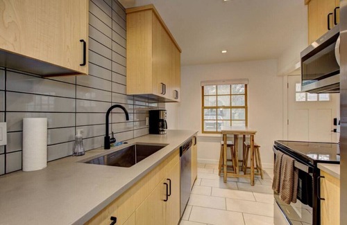 North End House | Newly Renovated North End Bungalow w/Parking