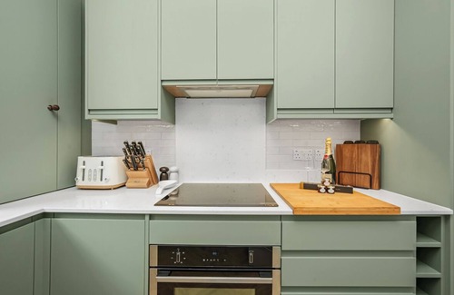 Bayswater Apartment | Newly Renovated Notting Hill 3 bedroom Flat on Westbourne Grove