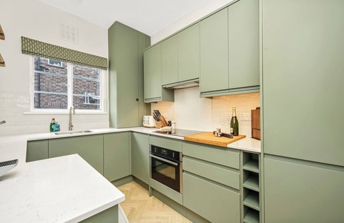 Bayswater Apartment | Newly Renovated Notting Hill 3 bedroom Flat on Westbourne Grove
