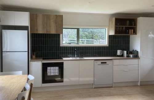 Oneroa House | Newly renovated in the heart of Oneroa