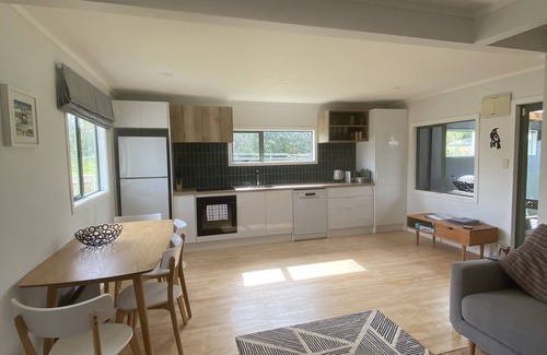 Oneroa House | Newly renovated in the heart of Oneroa