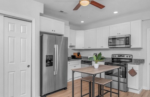 Riverside Apartment | Newly Renovated Oasis is Federal Hill 2br