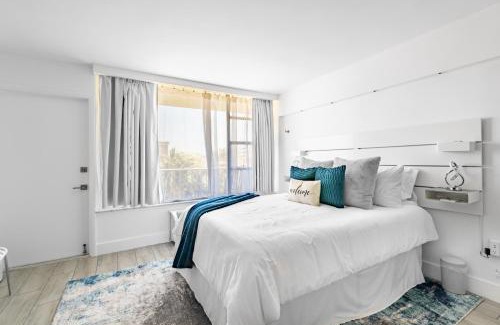 East Daytona Apartment | Newly Renovated Oceanfront Studio w/ Balcony - Daytona Beach