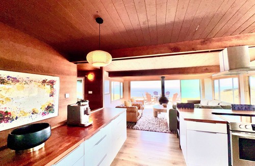 Bolinas House | Newly Renovated Oceanfront Retreat in Bolinas with Spa and huge fenced yard