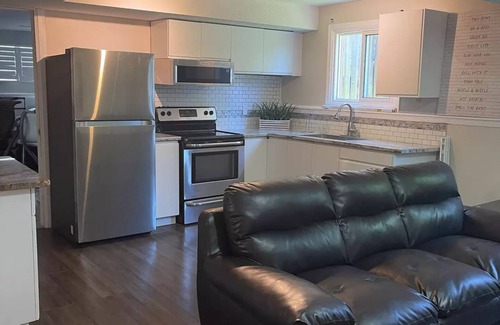 St. Catharines House | Newly Renovated Private 2 bedroom basement apt