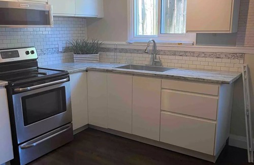 St. Catharines House | Newly Renovated Private 2 bedroom basement apt