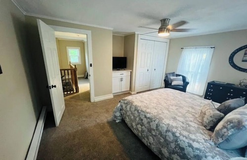 Mayville Apartment | Newly Renovated Parkside Apartment