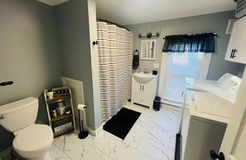Mayville Apartment | Newly Renovated Parkside Apartment