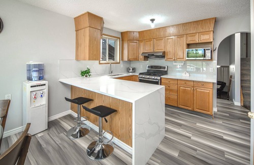 Calgary House | Newly renovated! Perfect location! BBQ! King bed!