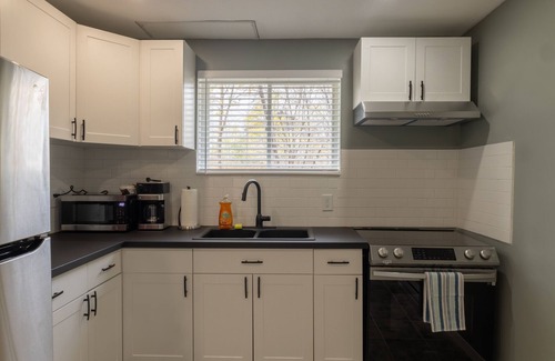 Kemptville Apartment | Newly Renovated Private 2 bed with 1 bath Getaway