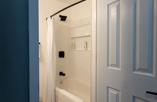 Kemptville Apartment | Newly Renovated Private 2 bed with 1 bath Getaway