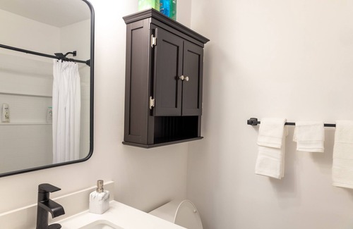 Kemptville Apartment | Newly Renovated Private 2 bed with 1 bath Getaway