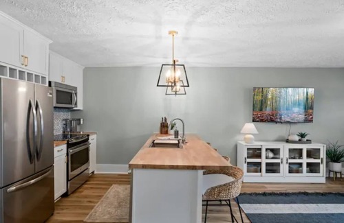 Germantown House | Newly Renovated |Private Yard | Close to Downtown