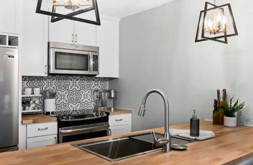 Germantown House | Newly Renovated |Private Yard | Close to Downtown