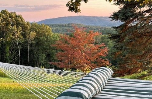 Hillsdale House | Newly renovated private 3 bedroom house on a dead end road.13 acres & 360 views