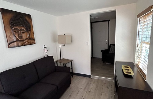 McKenna House | Newly Renovated Quaint home away fromHome