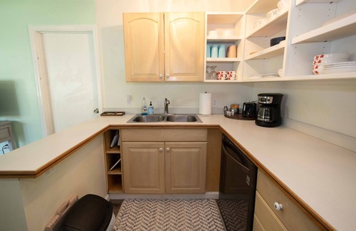 Rock Ridge House | Newly renovated! Quiet home in walkable neighborhood! 2 miles from ocean!