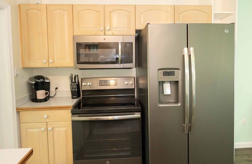 Rock Ridge House | Newly renovated! Quiet home in walkable neighborhood! 2 miles from ocean!
