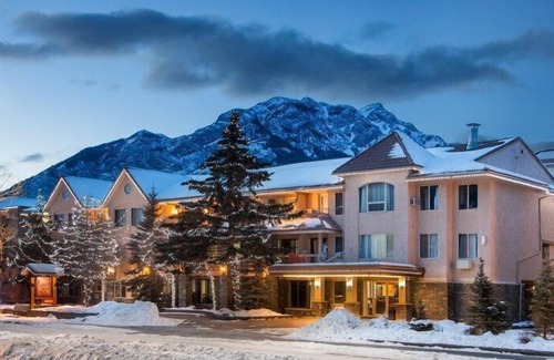 Banff Apartment | Newly Renovated Room in Banff! Air-Conditioning