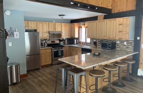 Mount Holly Ski Chalet | Newly Renovated Rustic style home w/luxury bathrooms & mountain views, Sereni