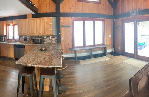 Mount Holly Ski Chalet | Newly Renovated Rustic style home w/luxury bathrooms & mountain views, Sereni