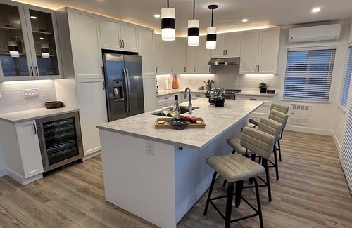 Powell River Apartment | Newly Renovated. Spectacular ocean view with gourmet kitchen.
