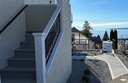 Powell River Apartment | Newly Renovated. Spectacular ocean view with gourmet kitchen.
