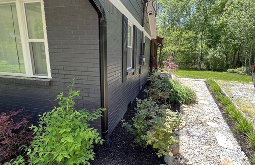 Collierville House | Newly Renovated Secluded Farmhouse with Private Deck