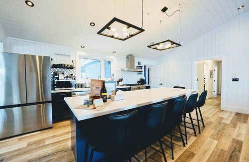 Port Sydney Cottage | Newly Renovated Secluded Cottage