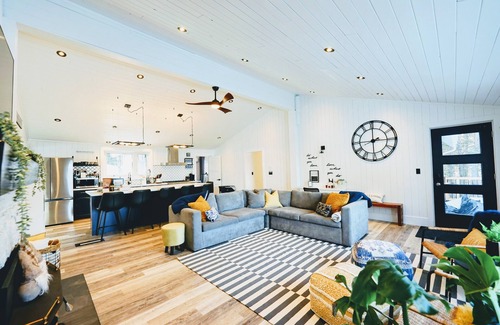 Port Sydney Cottage | Newly Renovated Secluded Cottage
