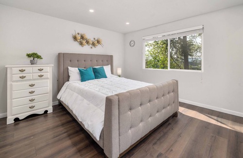 Kent House | Newly Renovated/Secluded - 6 bedrooms, 3 baths, 2 kitchens, 2 decks & patio area
