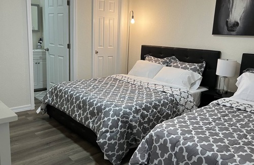 Brown and Stetson Business House | Newly renovated single story townhome/walk all of old town Scottsdale in minutes