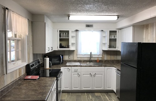 Alderson House | Newly renovated single country home near Greenbrier River